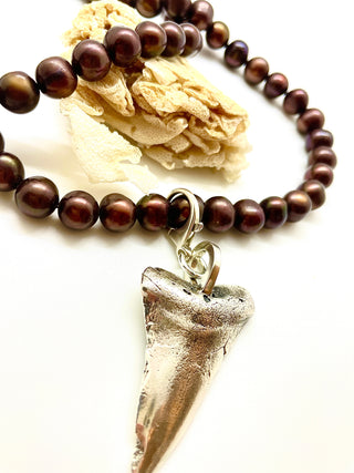 TIDE NECKLACE WITH CHOCOLATE PEARLS