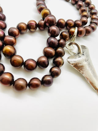 TIDE NECKLACE WITH CHOCOLATE PEARLS