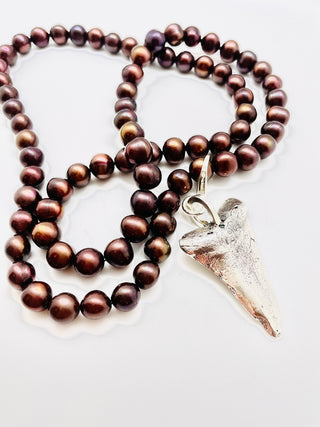 TIDE NECKLACE WITH CHOCOLATE PEARLS