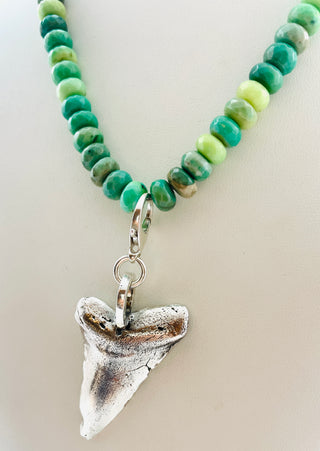 TIDE NECKLACE WITH CRYSOPHRASE BEADS