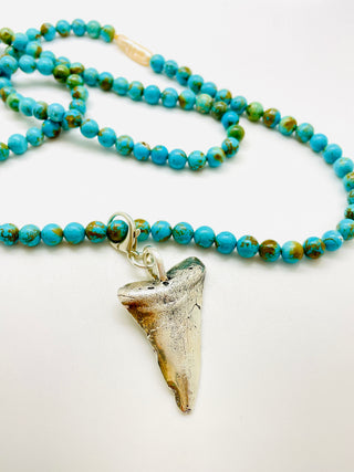 TIDE NECKLACE WITH TURQUOISE BEADS